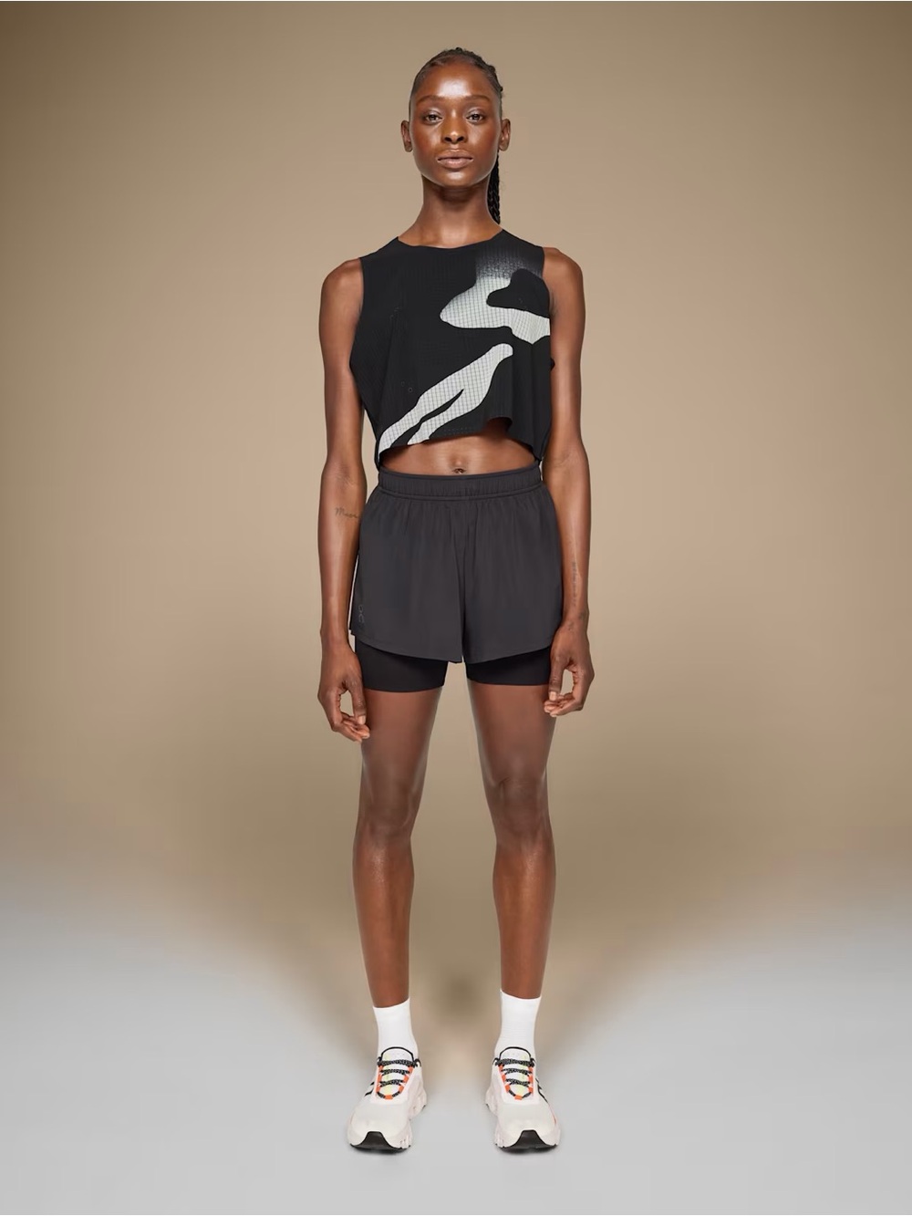 On Running Black Pace short